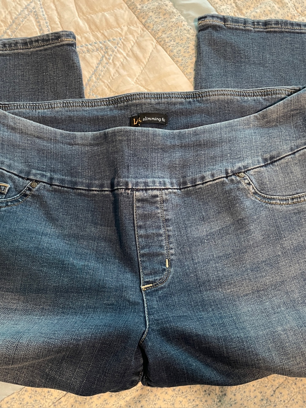 Lee Slim Fit pull on denim capris SIZE 12